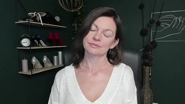 VivianWILD online show from 09/24/25, 08:28