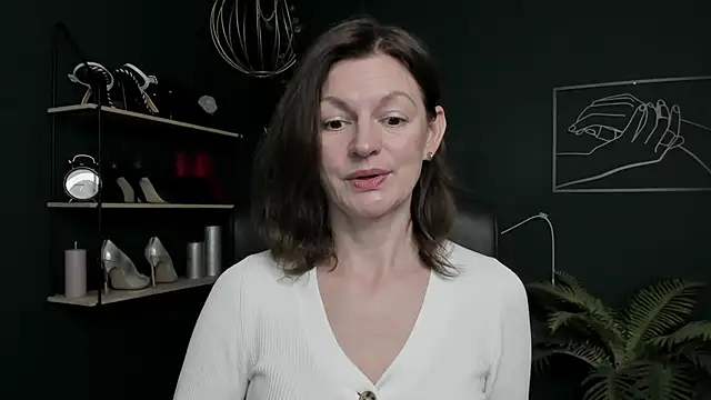 VivianWILD online show from 11/03/25, 06:47