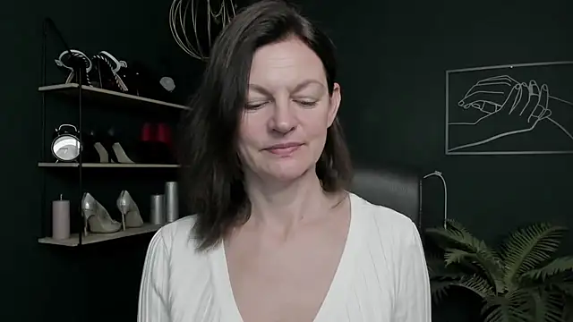 VivianWILD online show from 11/05/25, 06:57