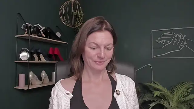 VivianWILD online show from 11/10/25, 07:46