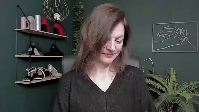 VivianWILD online show from 11/17/25, 10:43