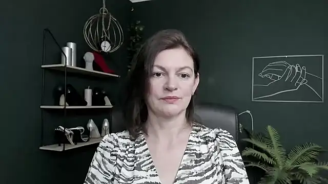 VivianWILD online show from 06/16/26, 05:32