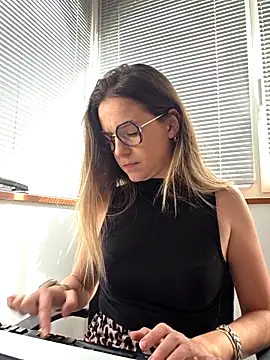 lucie mehott online show from 04/27/26, 08:45
