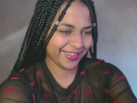 Snapshot of Giselabrunette25 chatting on 01/12/25, 12:23 Giselabrunette25 online show from 01/12/25, 12:23