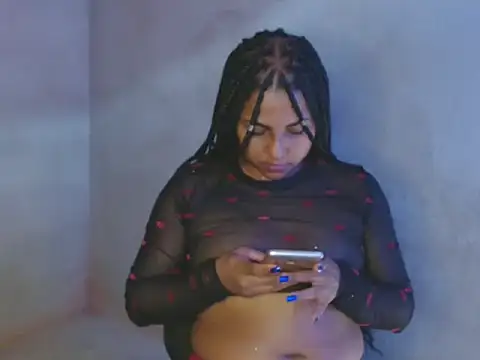 Snapshot of Giselabrunette25 chatting on 01/14/25, 04:29 Giselabrunette25 online show from 01/14/25, 04:29