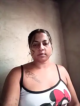 Snapshot of Giselabrunette25 chatting on 10/17/25, 10:45 Giselabrunette25 online show from 10/17/25, 10:45