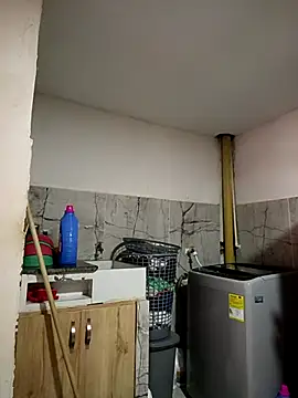 Snapshot of Giselabrunette25 chatting on 10/19/25, 05:46 Giselabrunette25 online show from 10/19/25, 05:46