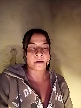 Snapshot of Giselabrunette25 chatting on 10/25/25, 03:03 Giselabrunette25 online show from 10/25/25, 03:03