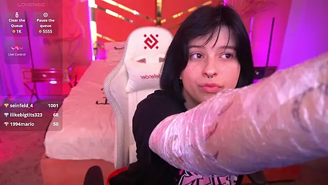 Miki Kivi online show from 03/11/25, 08:09