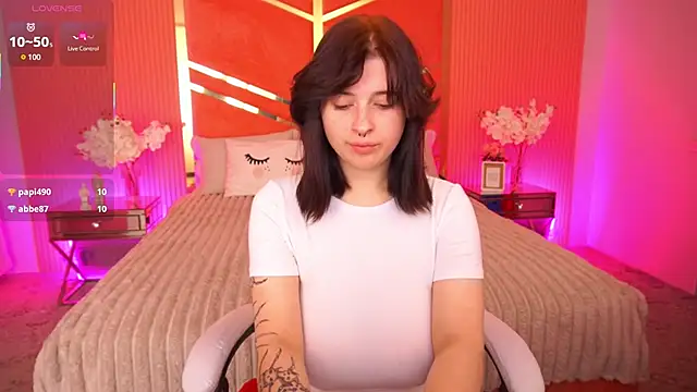 Miki Kivi online show from 10/17/25, 12:14