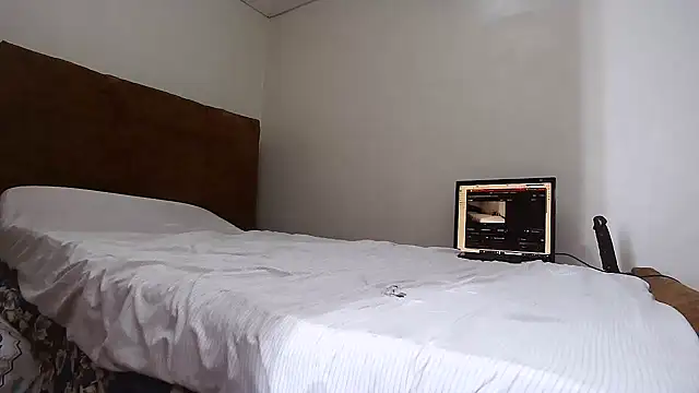 Snapshot of shoshortyy chatting on 11/09/25, 07:01 shoshortyy online show from 11/09/25, 07:01