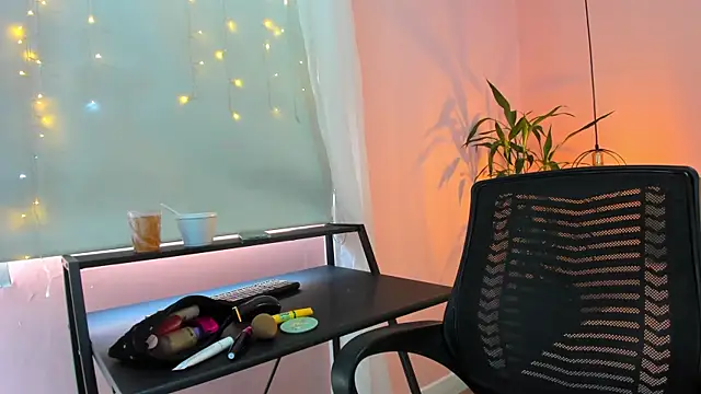 Alana Suares1 online show from 10/03/25, 08:39