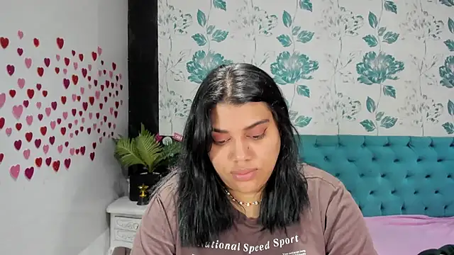 Snapshot of LindaBreeS chatting on 02/08/25, 04:57 LindaBreeS online show from 02/08/25, 04:57