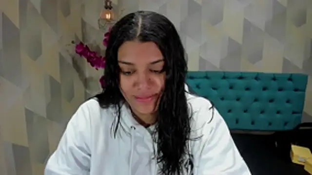 Snapshot of LindaBreeS chatting on 10/25/25, 01:29 LindaBreeS online show from 10/25/25, 01:29