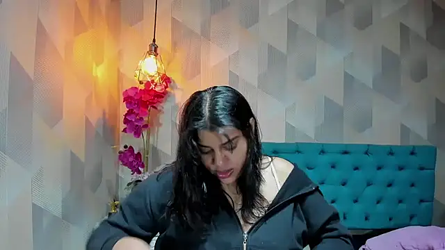 Snapshot of LindaBreeS chatting on 02/01/26, 03:54 LindaBreeS online show from 02/01/26, 03:54