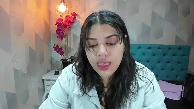 Snapshot of LindaBreeS chatting on 02/15/26, 02:14 LindaBreeS online show from 02/15/26, 02:14