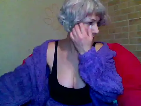 Snapshot of Lorie_Carrie chatting on 12/28/24, 03:26 Lorie Carrie online show from 12/28/24, 03:26