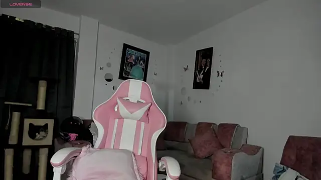 Snapshot of katty_snow chatting on 12/22/24, 12:17 katty snow online show from 12/22/24, 12:17