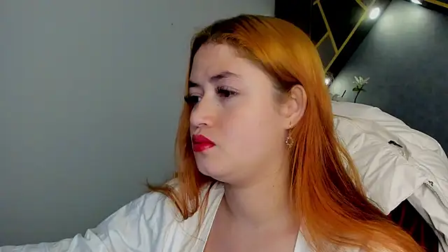 Snapshot of almma_shy chatting on 02/06/25, 01:43 almma shy online show from 02/06/25, 01:43