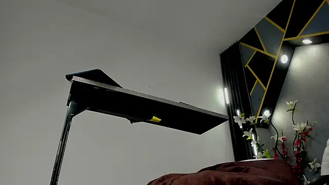 Snapshot of almma_shy chatting on 02/07/25, 06:13 almma shy online show from 02/07/25, 06:13