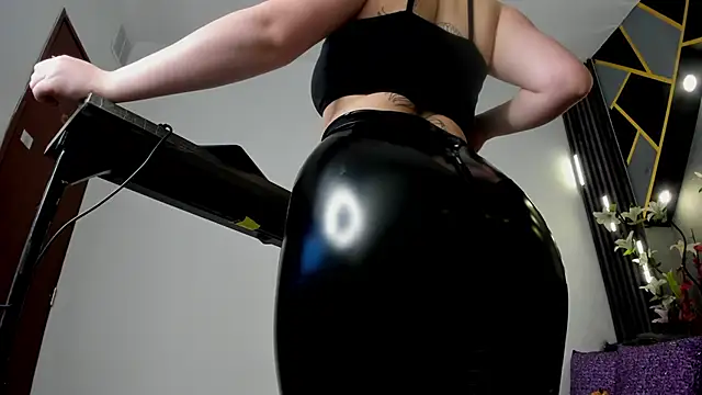 Snapshot of almma_shy chatting on 02/11/25, 06:22 almma shy online show from 02/11/25, 06:22