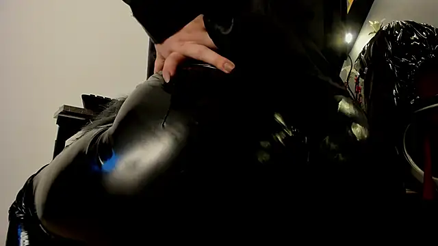 Snapshot of almma_shy chatting on 02/12/25, 08:40 almma shy online show from 02/12/25, 08:40