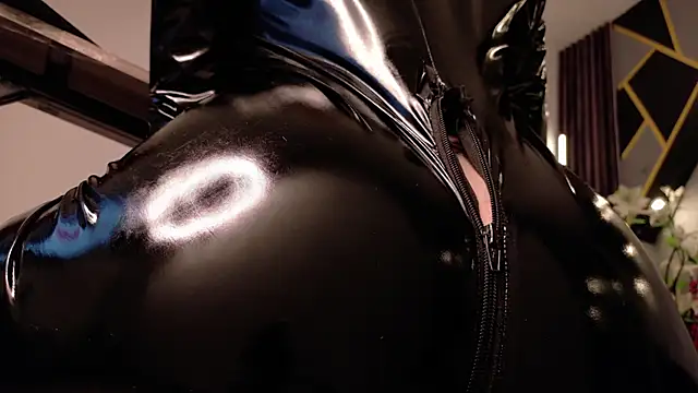 Snapshot of almma_shy chatting on 02/21/25, 09:54 almma shy online show from 02/21/25, 09:54