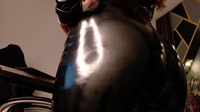 Snapshot of almma_shy chatting on 03/08/25, 01:28 almma shy online show from 03/08/25, 01:28