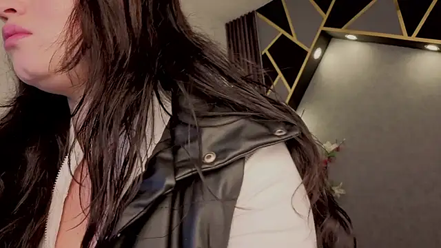 Snapshot of almma_shy chatting on 09/12/25, 01:11 almma shy online show from 09/12/25, 01:11