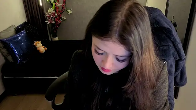 Snapshot of almma_shy chatting on 09/22/25, 01:24 almma shy online show from 09/22/25, 01:24