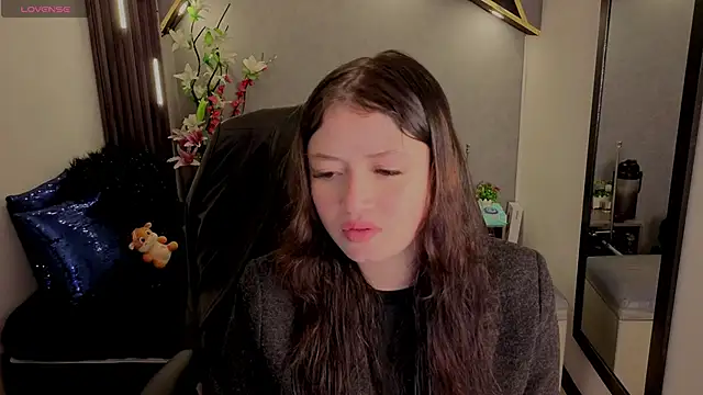 Snapshot of almma_shy chatting on 09/30/25, 02:00 almma shy online show from 09/30/25, 02:00