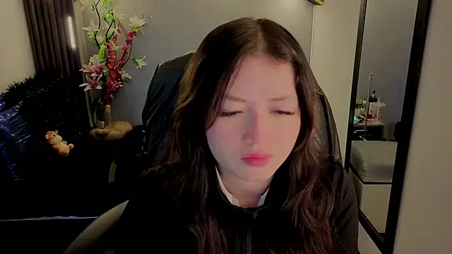 Snapshot of almma_shy chatting on 10/02/25, 01:29 almma shy online show from 10/02/25, 01:29