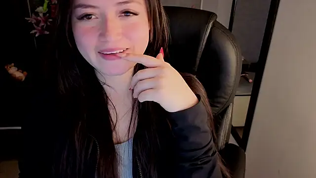 Snapshot of almma_shy chatting on 10/27/25, 01:26 almma shy online show from 10/27/25, 01:26