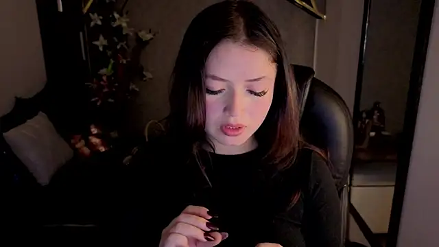 Snapshot of almma_shy chatting on 11/20/25, 01:33 almma shy online show from 11/20/25, 01:33