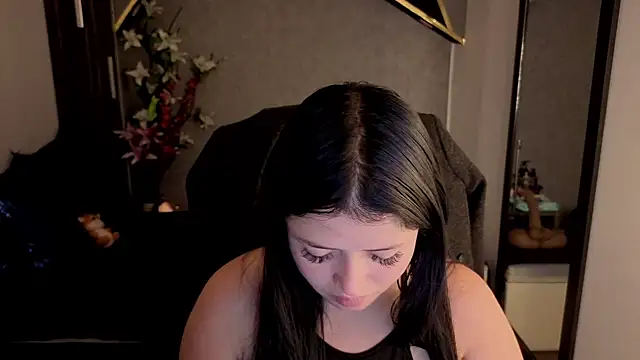 Snapshot of almma_shy chatting on 11/26/25, 01:23 almma shy online show from 11/26/25, 01:23