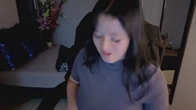 Snapshot of almma_shy chatting on 12/05/25, 01:52 almma shy online show from 12/05/25, 01:52