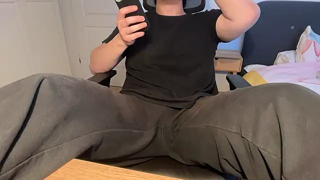 jungcock3210 online show from 03/18/26, 01:36