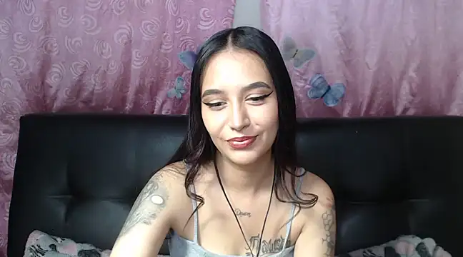 Snapshot of Annerainhoot chatting on 12/19/24, 02:56 Annerainhoot online show from 12/19/24, 02:56