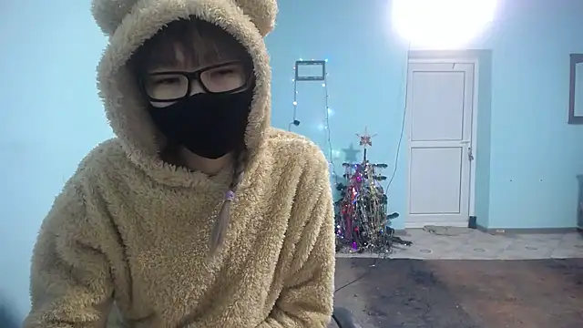Snapshot of elllaaxx chatting on 01/09/25, 04:19 elllaaxx online show from 01/09/25, 04:19