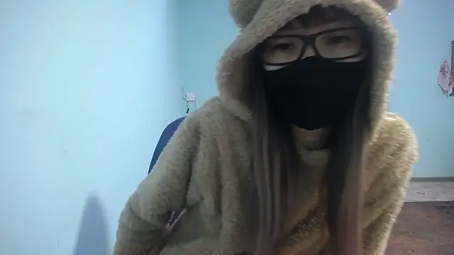 Snapshot of elllaaxx chatting on 03/04/25, 03:33 elllaaxx online show from 03/04/25, 03:33