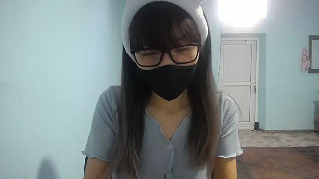 Snapshot of elllaaxx chatting on 10/15/25, 03:28 elllaaxx online show from 10/15/25, 03:28