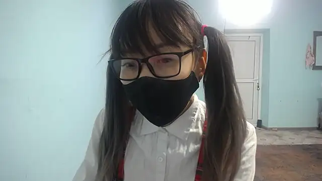 Snapshot of elllaaxx chatting on 10/16/25, 04:24 elllaaxx online show from 10/16/25, 04:24