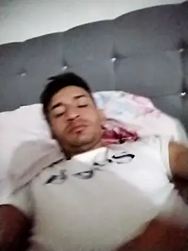 Snapshot of Yesiell chatting on 11/03/25, 10:10 Yesiell online show from 11/03/25, 10:10