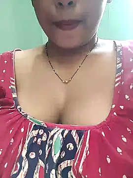 Snapshot of sexyindi_couple chatting on 01/15/25, 07:15 sexyindi couple online show from 01/15/25, 07:15