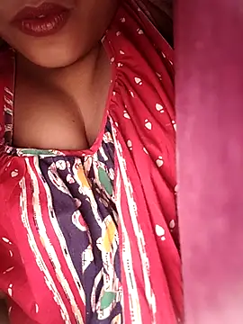 Snapshot of sexyindi_couple chatting on 01/27/25, 10:38 sexyindi couple online show from 01/27/25, 10:38