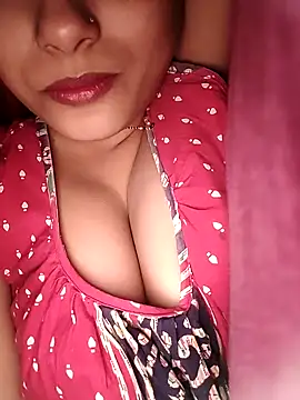 Snapshot of sexyindi_couple chatting on 02/07/25, 08:01 sexyindi couple online show from 02/07/25, 08:01