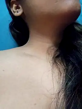 Snapshot of sexyindi_couple chatting on 09/19/25, 02:07 sexyindi couple online show from 09/19/25, 02:07