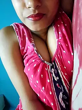 Snapshot of sexyindi_couple chatting on 11/03/25, 01:23 sexyindi couple online show from 11/03/25, 01:23