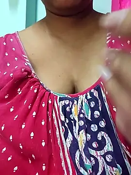 Snapshot of sexyindi_couple chatting on 11/15/25, 06:33 sexyindi couple online show from 11/15/25, 06:33