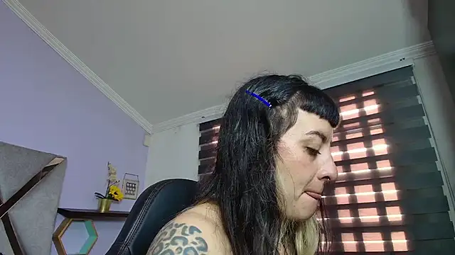 Naughty Kittenm online show from 10/02/25, 11:39